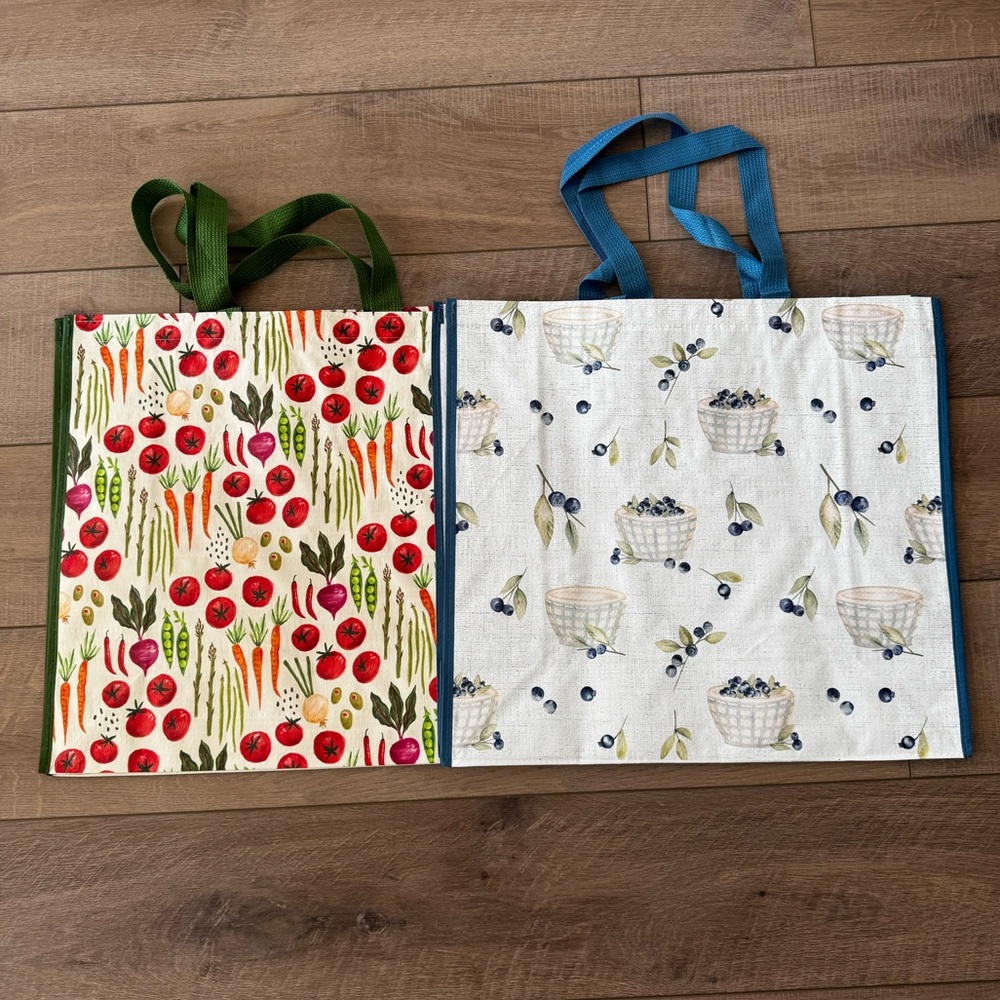 Homegoods TJMaxx Marshalls Vegetable & Blueberry Print Tote Bags Set of 2 NWOT